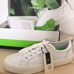 Cariuma white leather never worn sneakers